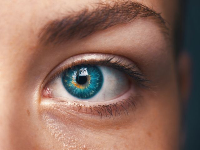 Espasmo ocular, conheça as causas e sintomas
