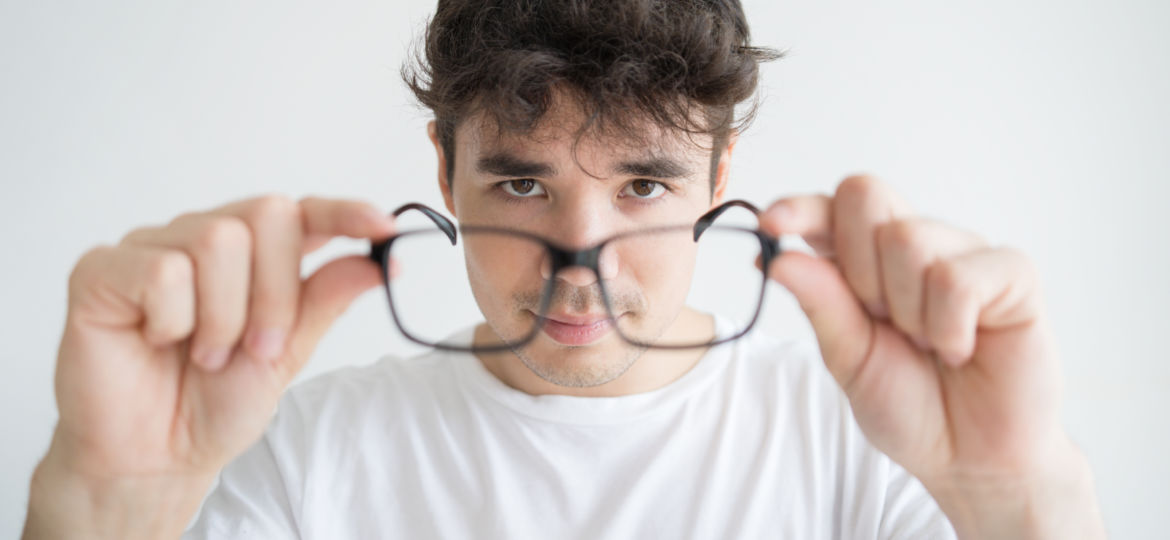 Dicas para modelos de óculos masculino de acordo com seu rosto