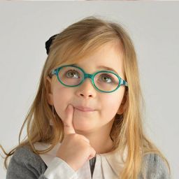 Óculos de grau para crianças: saiba como escolher o modelo certo.