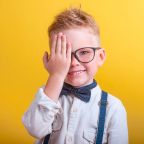 Como identificar que a sua criança precisa usar óculos
