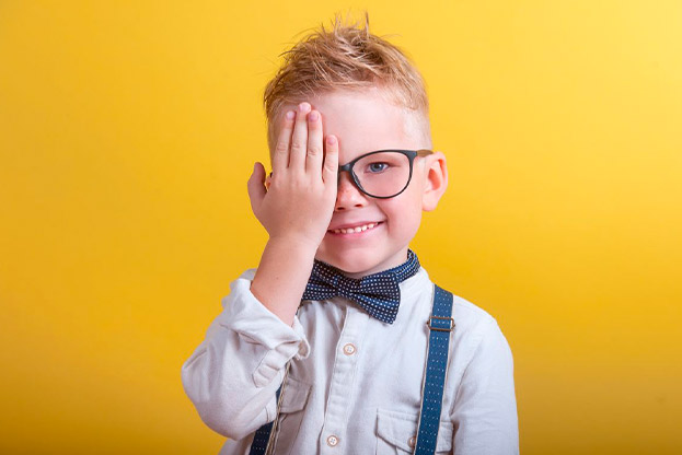 Como identificar que a sua criança precisa usar óculos
