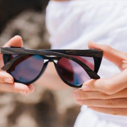 Cuidados com o Óculos de Sol em Cidades Praianas – Ótica da Gente