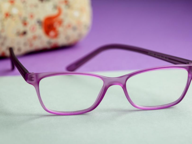 Como escolher a cor da armação do óculos