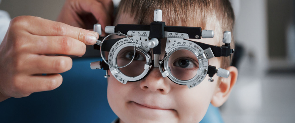 Como identificar se seu filho precisa usar óculos