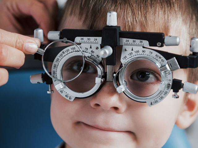 Como identificar se seu filho precisa usar óculos