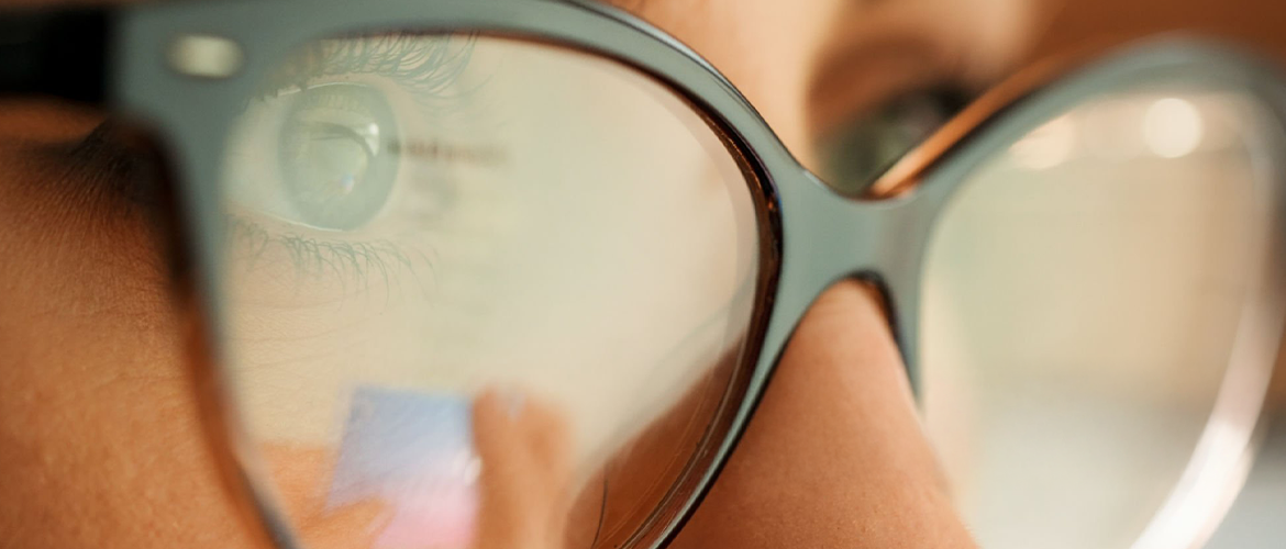 Óculos com lente fotossensível: vale a pena?