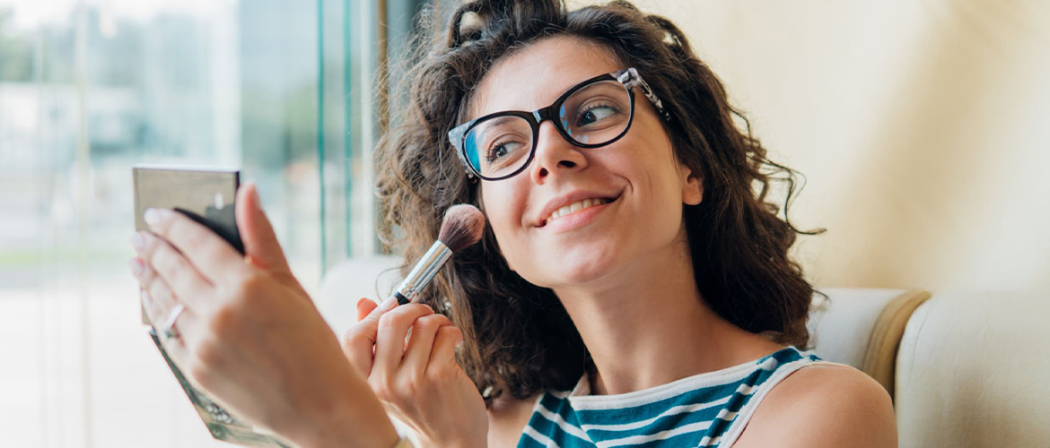 Como combinar maquiagem com o uso de óculos