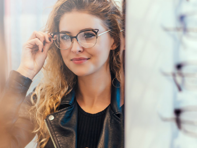5 erros comuns ao escolher novos óculos