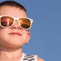 Óculos escuros para crianças: por que são importantes