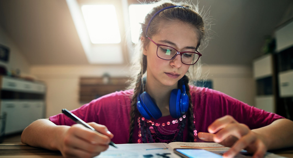 Como escolher óculos que os adolescentes realmente queiram usar